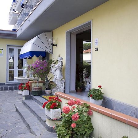 Hotel Fortunella Λίντο ντι Καμαϊόρε Εξωτερικό φωτογραφία