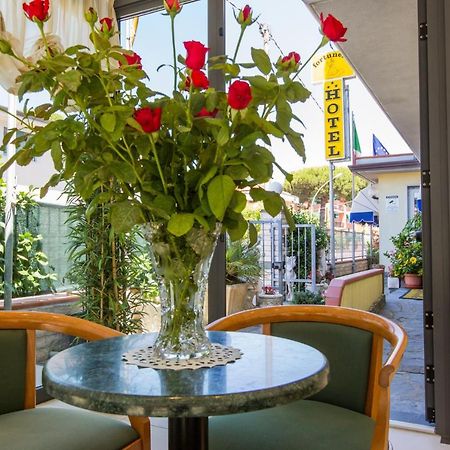Hotel Fortunella Λίντο ντι Καμαϊόρε Εξωτερικό φωτογραφία