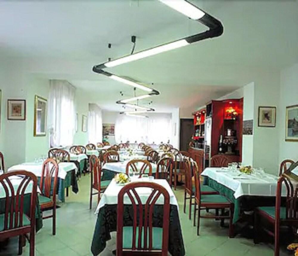 Hotel Fortunella Λίντο ντι Καμαϊόρε Εξωτερικό φωτογραφία