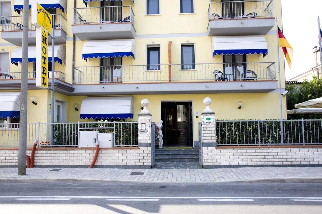 Hotel Fortunella Λίντο ντι Καμαϊόρε Εξωτερικό φωτογραφία