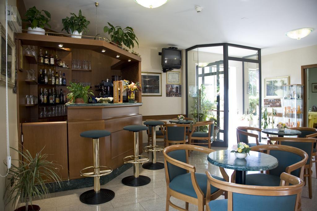 Hotel Fortunella Λίντο ντι Καμαϊόρε Εξωτερικό φωτογραφία
