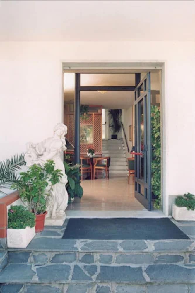 Hotel Fortunella Λίντο ντι Καμαϊόρε Εξωτερικό φωτογραφία