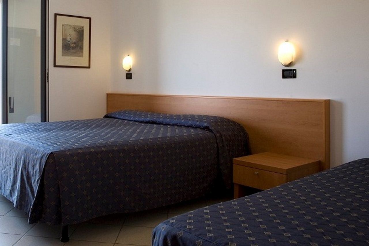 Hotel Fortunella Λίντο ντι Καμαϊόρε Εξωτερικό φωτογραφία