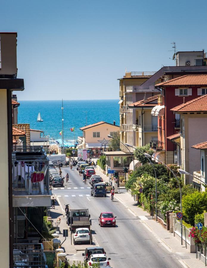 Hotel Fortunella Λίντο ντι Καμαϊόρε Εξωτερικό φωτογραφία
