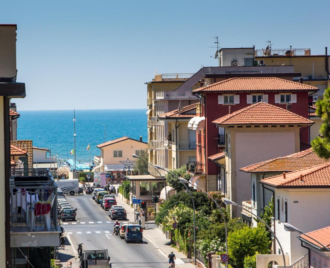 Hotel Fortunella Λίντο ντι Καμαϊόρε Εξωτερικό φωτογραφία