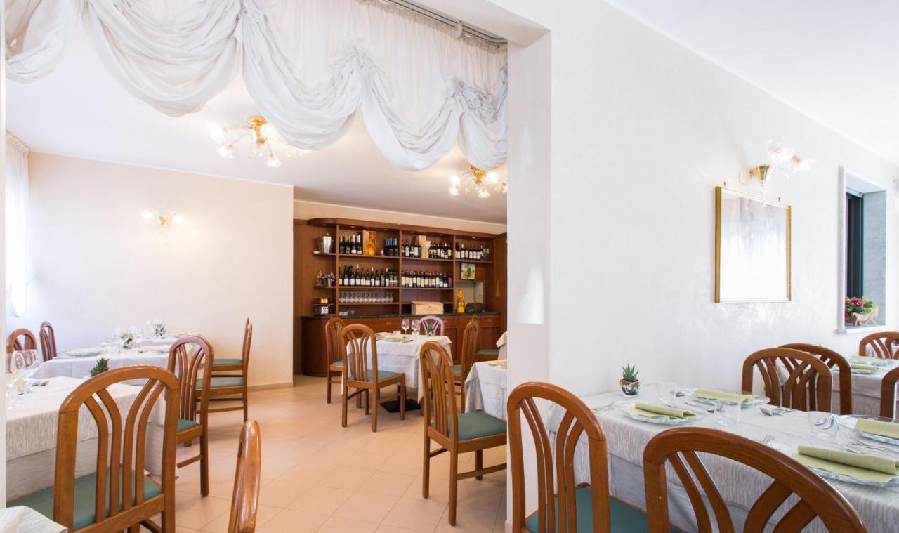 Hotel Fortunella Λίντο ντι Καμαϊόρε Εξωτερικό φωτογραφία