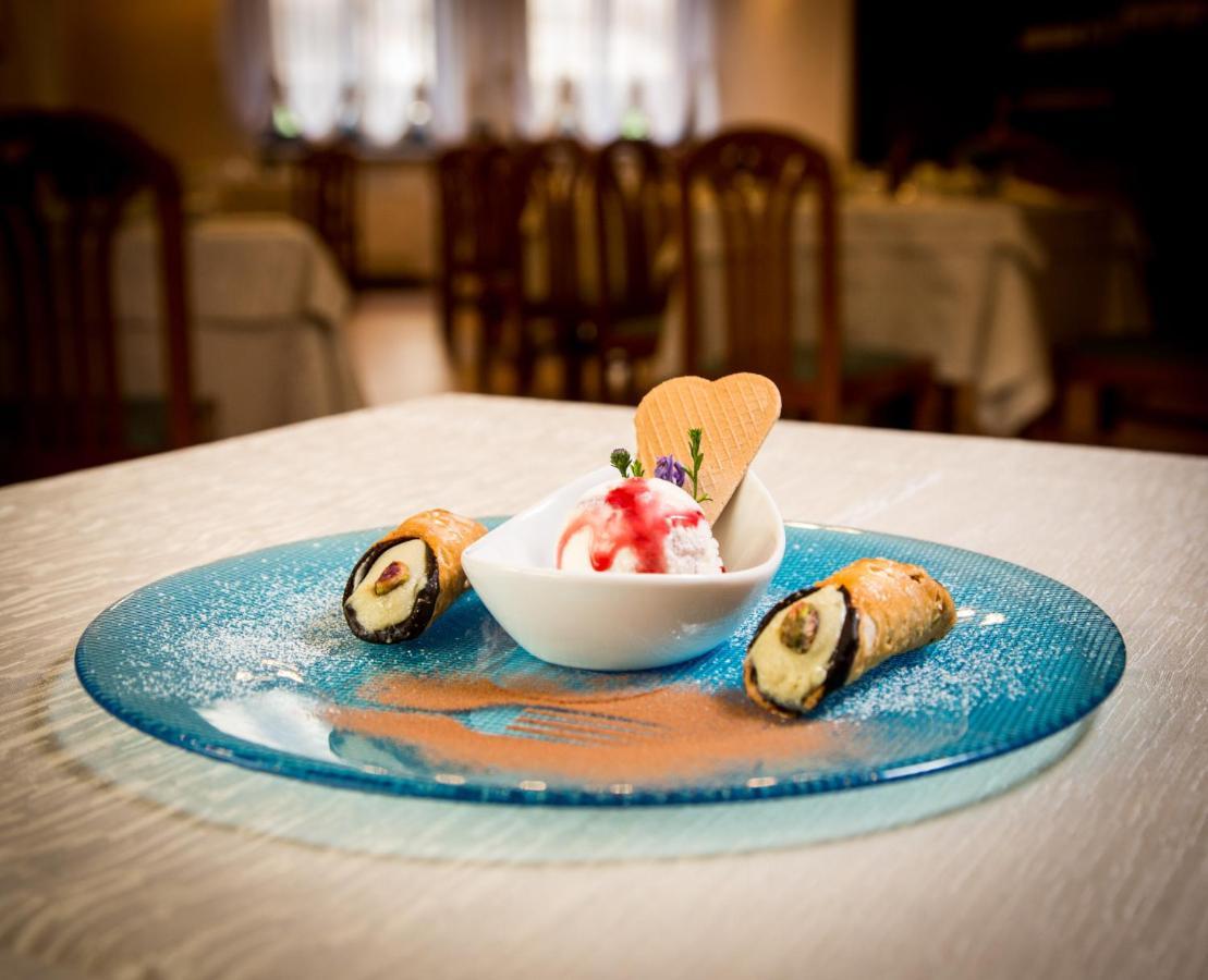 Hotel Fortunella Λίντο ντι Καμαϊόρε Εξωτερικό φωτογραφία